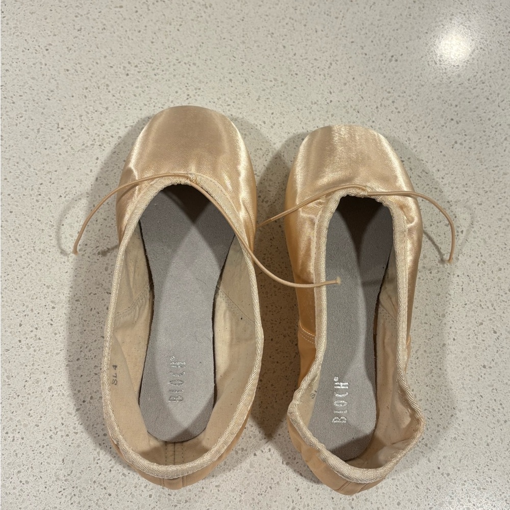 Bloch Ballet Pointe Shoes 4 1/2 x+